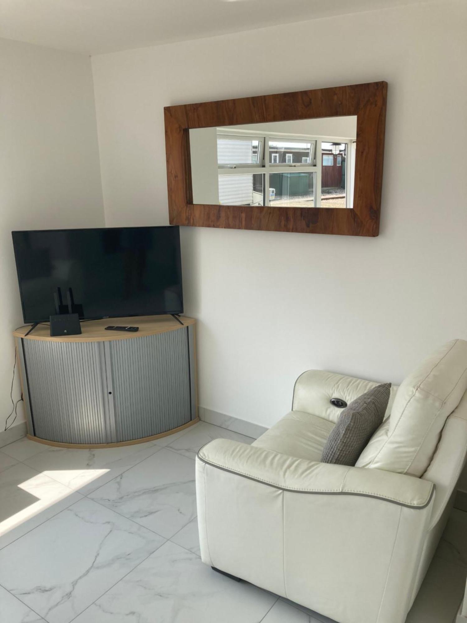 2 Bed Chalet Romney Sands Greatstone Экстерьер фото