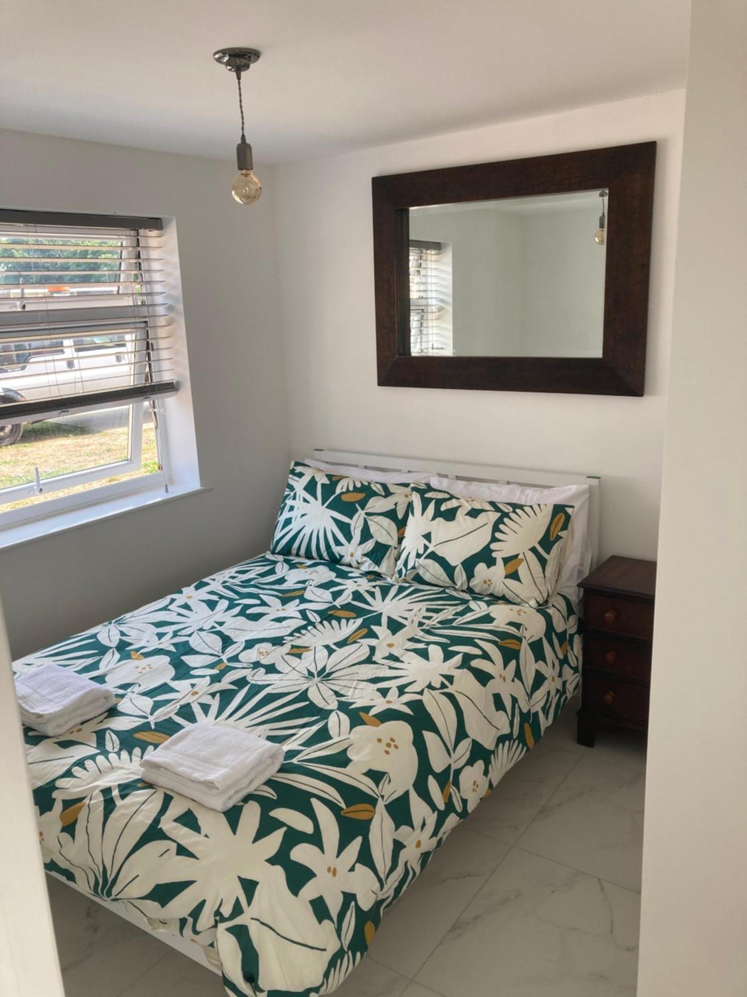 2 Bed Chalet Romney Sands Greatstone Экстерьер фото