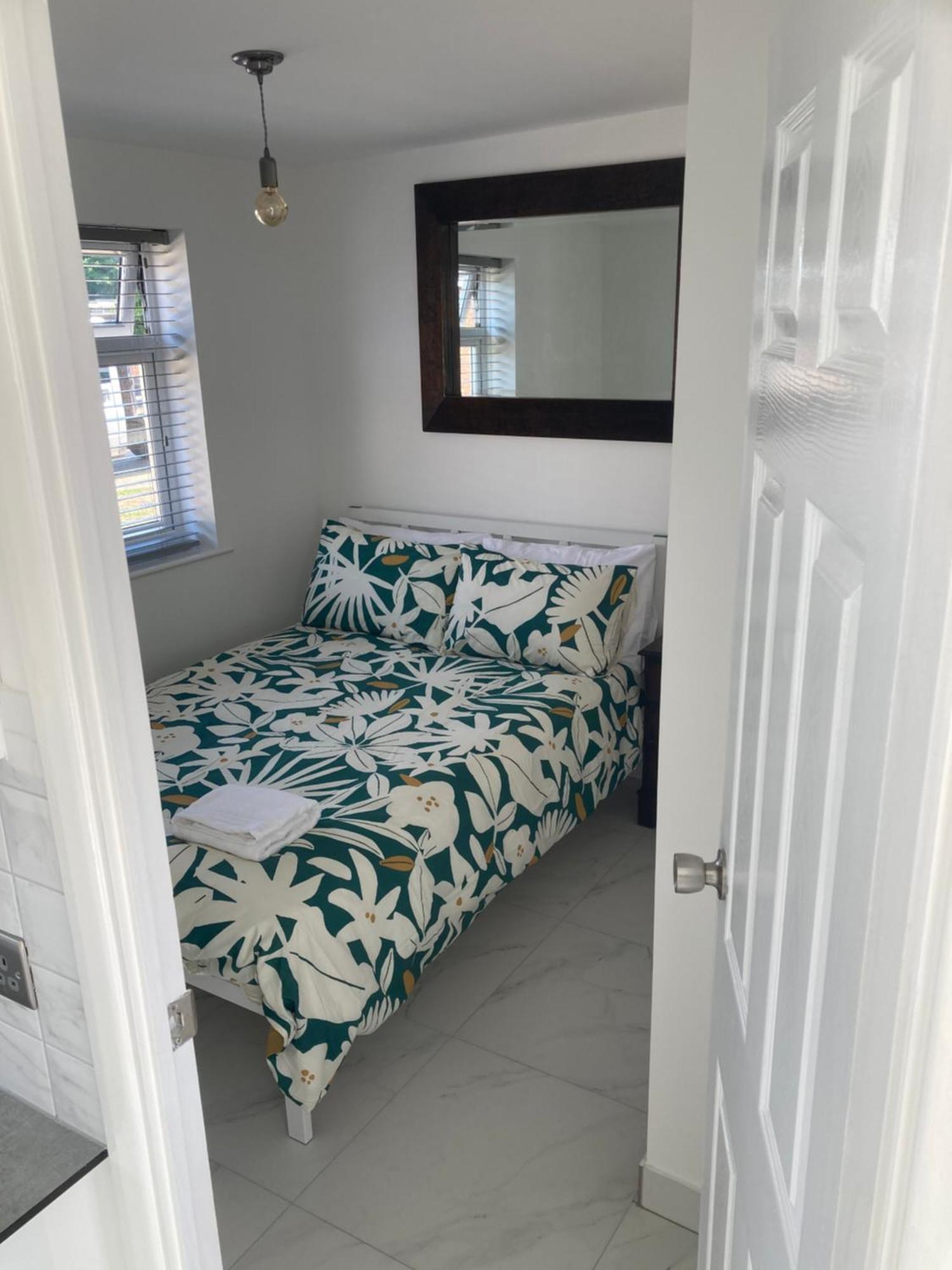 2 Bed Chalet Romney Sands Greatstone Экстерьер фото